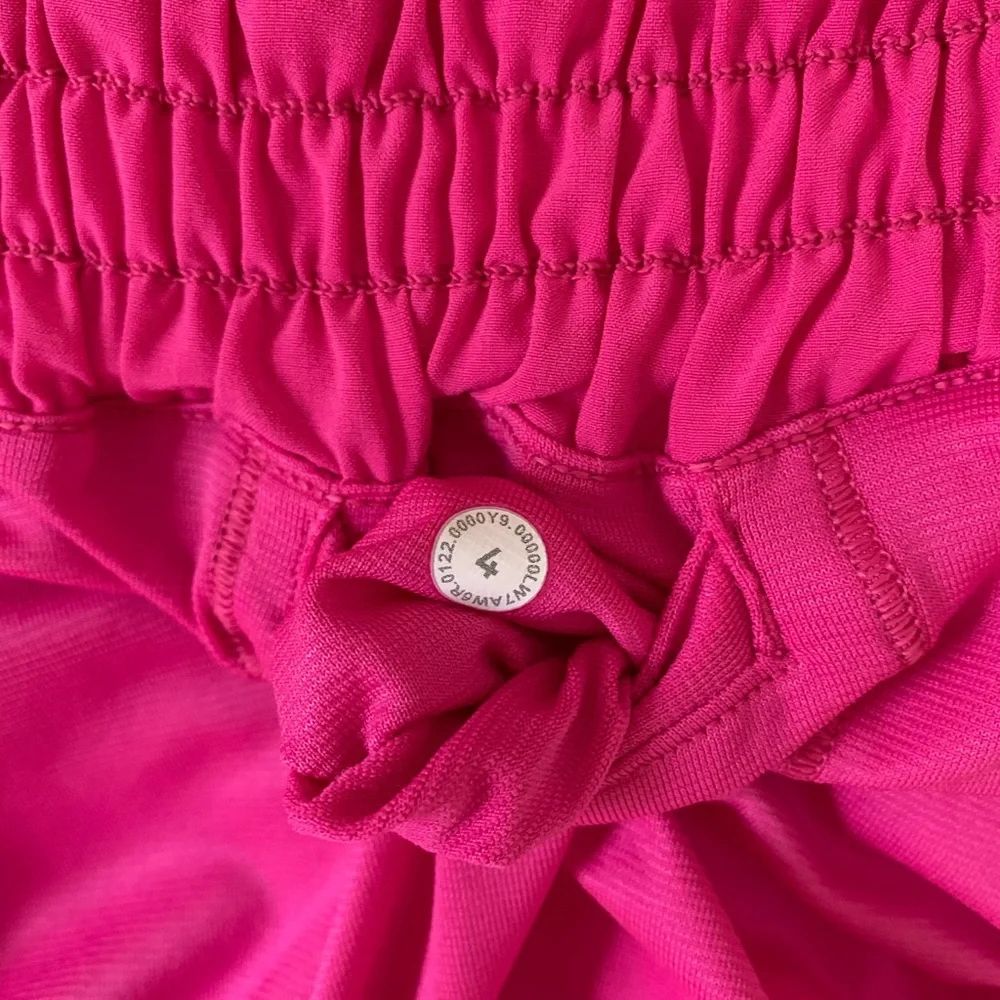 lululemon Hotty Hot HR Lined Short 2.5" Sonic Pink Size 4 New BNWT - Picture 11 of 15
